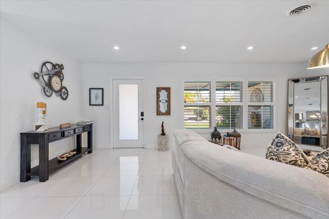 4421 NE 16th Avenue, Oakland Park, FL 33334