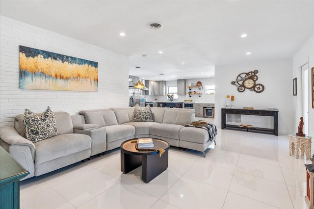 4421 NE 16th Avenue, Oakland Park, FL 33334