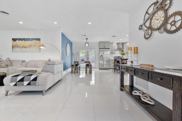 4421 NE 16th Avenue, Oakland Park, FL 33334