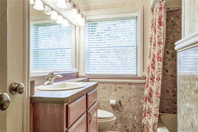 1 Delcrest Court 103, St Louis, MO 63124