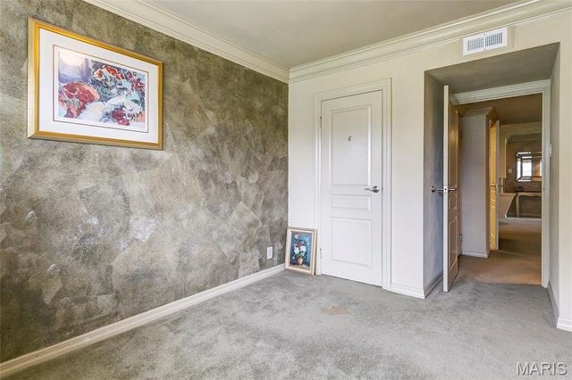 1 Delcrest Court 103, St Louis, MO 63124