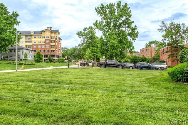 1 Delcrest Court 103, St Louis, MO 63124