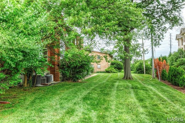 1 Delcrest Court 103, St Louis, MO 63124