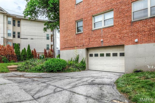 1 Delcrest Court 103, St Louis, MO 63124