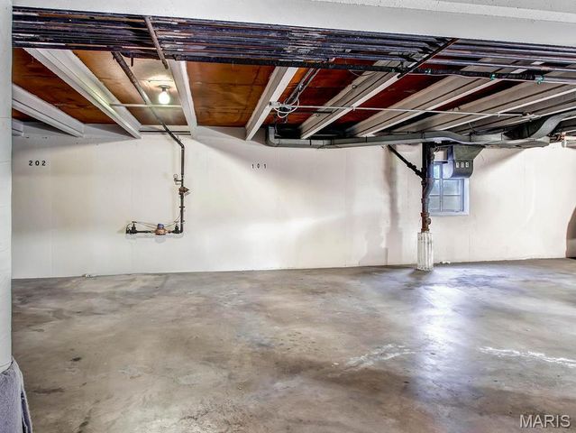 1 Delcrest Court 103, St Louis, MO 63124