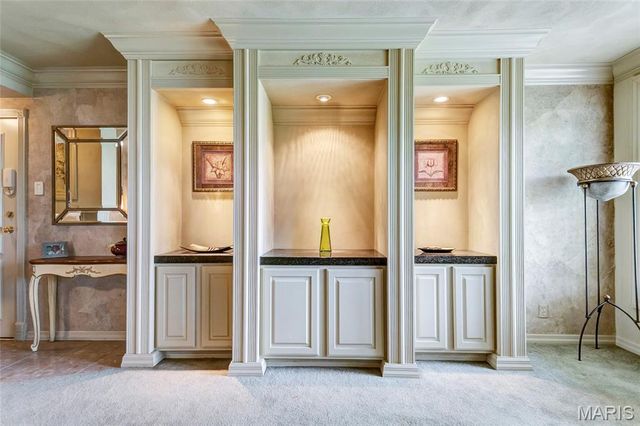 1 Delcrest Court 103, St Louis, MO 63124