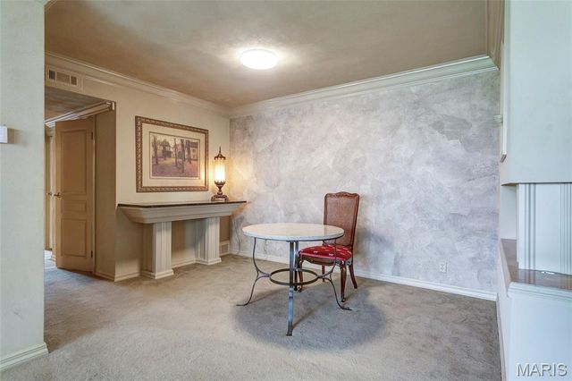 1 Delcrest Court 103, St Louis, MO 63124