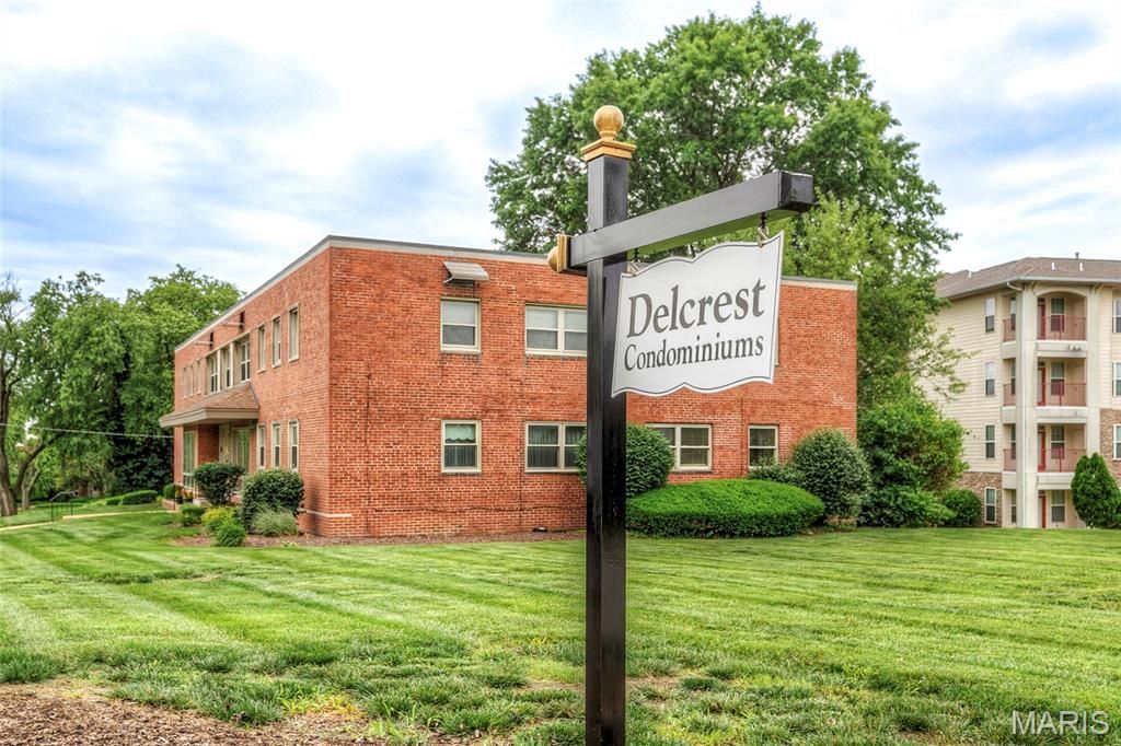 1 Delcrest Court 103, St Louis, MO 63124