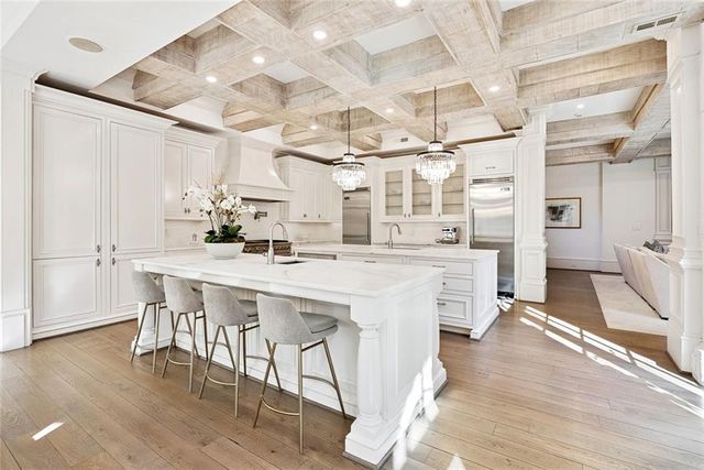 675 W Paces Ferry NW Road 13, Atlanta, GA 30327