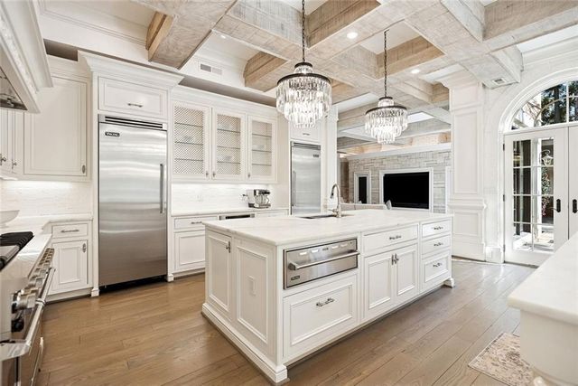 675 W Paces Ferry NW Road 13, Atlanta, GA 30327