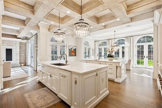 675 W Paces Ferry NW Road 13, Atlanta, GA 30327