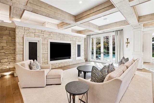 675 W Paces Ferry NW Road 13, Atlanta, GA 30327