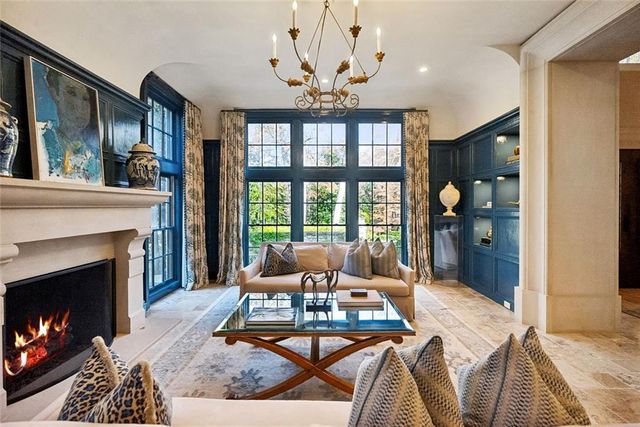 675 W Paces Ferry NW Road 13, Atlanta, GA 30327