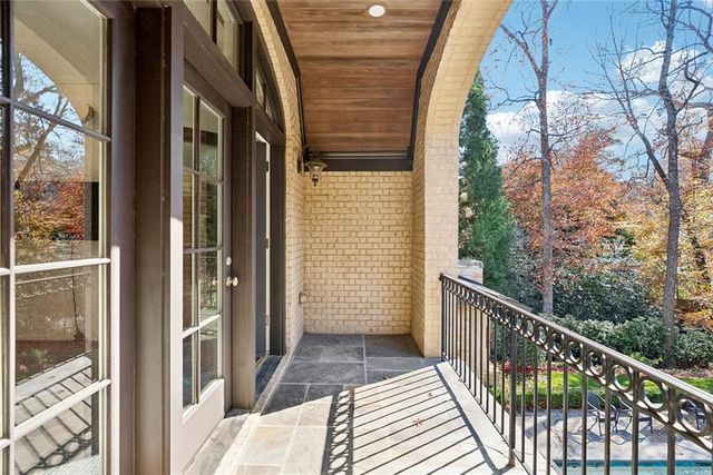 675 W Paces Ferry NW Road 13, Atlanta, GA 30327