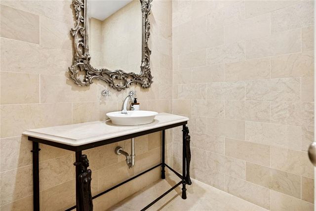 675 W Paces Ferry NW Road 13, Atlanta, GA 30327