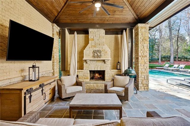 675 W Paces Ferry NW Road 13, Atlanta, GA 30327