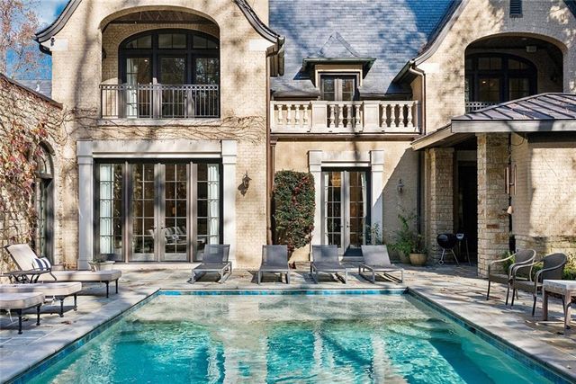 675 W Paces Ferry NW Road 13, Atlanta, GA 30327