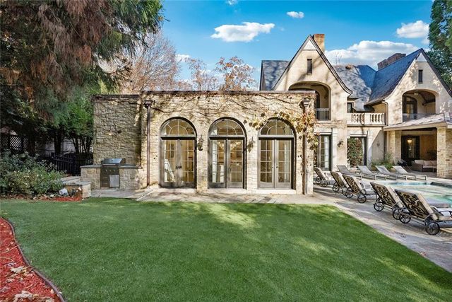 675 W Paces Ferry NW Road 13, Atlanta, GA 30327