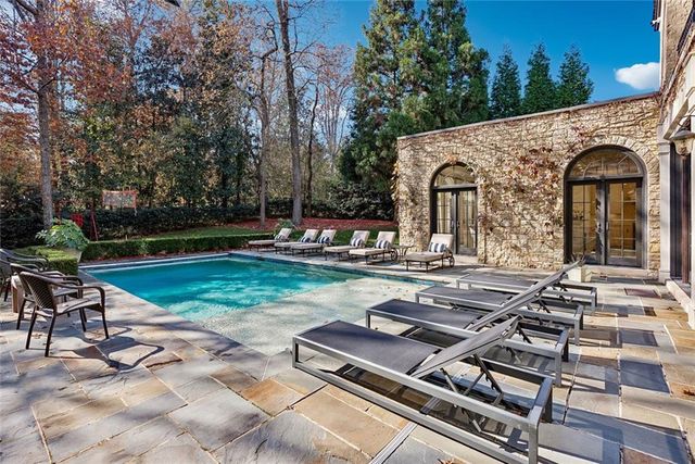 675 W Paces Ferry NW Road 13, Atlanta, GA 30327