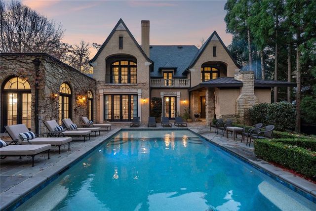 675 W Paces Ferry NW Road 13, Atlanta, GA 30327