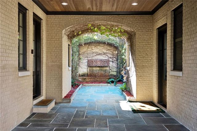 675 W Paces Ferry NW Road 13, Atlanta, GA 30327