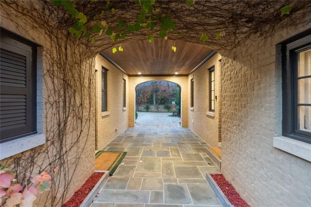 675 W Paces Ferry NW Road 13, Atlanta, GA 30327