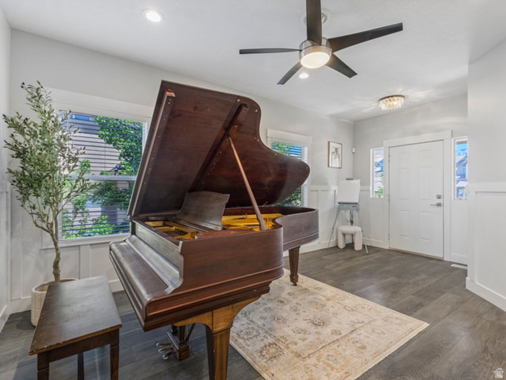 Image 3 of property listing at 4797 N SHADY VIEW LN, Lehi, UT 84043
