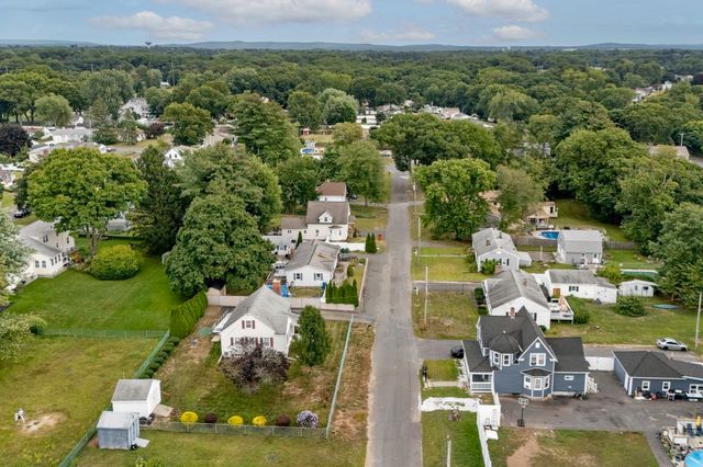 80 Quartus St, Chicopee, MA 01013