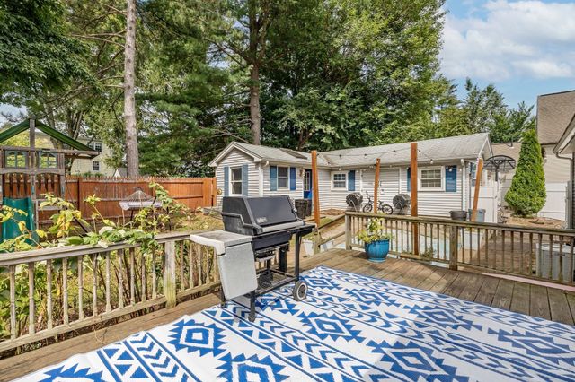 80 Quartus St, Chicopee, MA 01013