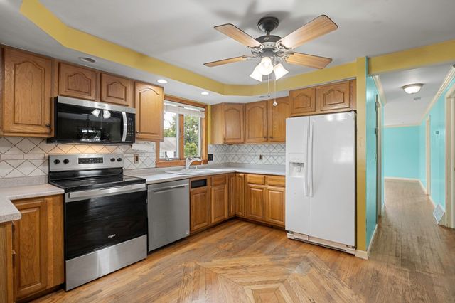 80 Quartus St, Chicopee, MA 01013