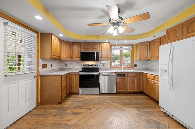 80 Quartus St, Chicopee, MA 01013