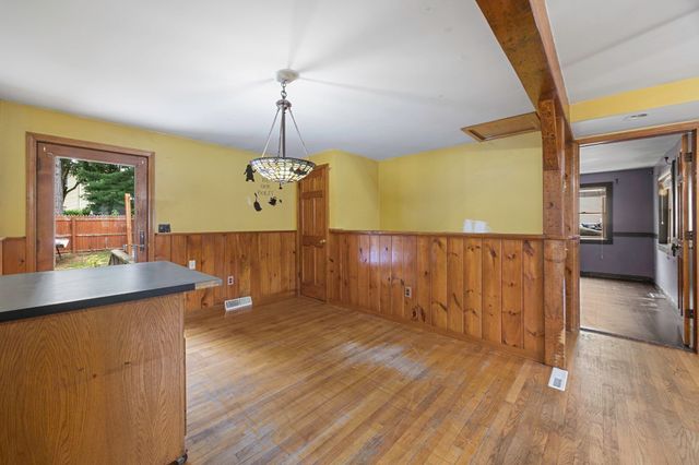 80 Quartus St, Chicopee, MA 01013