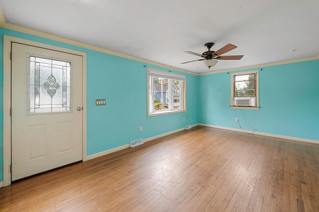 80 Quartus St, Chicopee, MA 01013