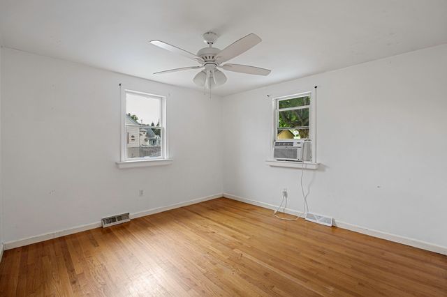 80 Quartus St, Chicopee, MA 01013