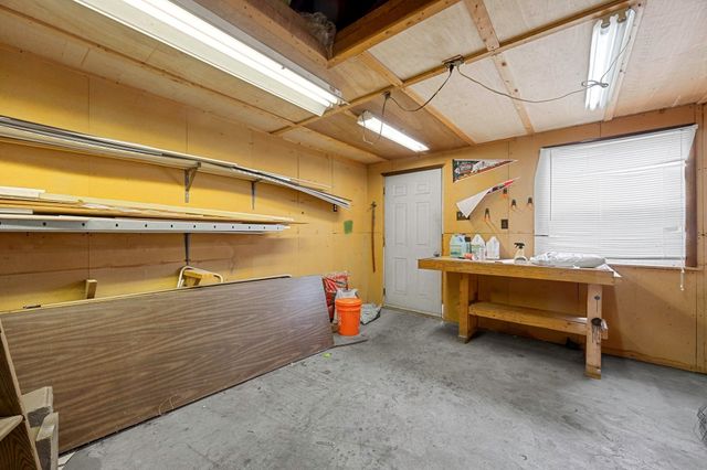 80 Quartus St, Chicopee, MA 01013