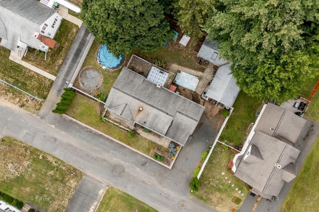 80 Quartus St, Chicopee, MA 01013