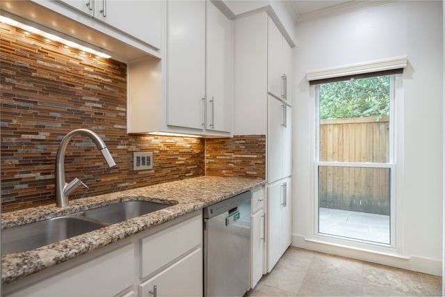 4242 Travis Street 111, Dallas, TX 75205
