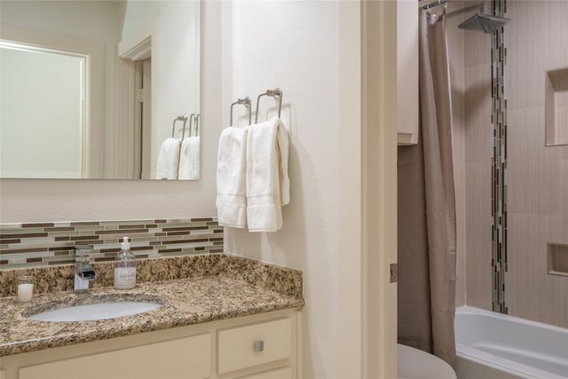 4242 Travis Street 111, Dallas, TX 75205