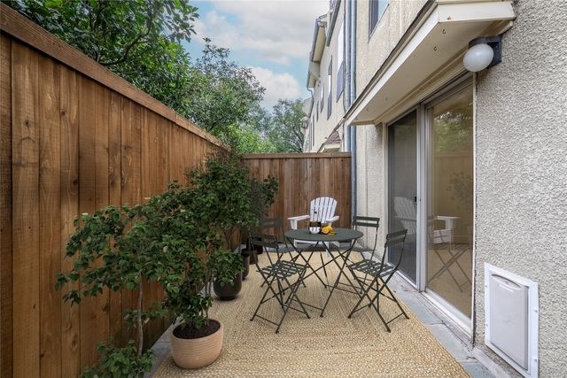 4242 Travis Street 111, Dallas, TX 75205