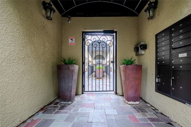 4242 Travis Street 111, Dallas, TX 75205