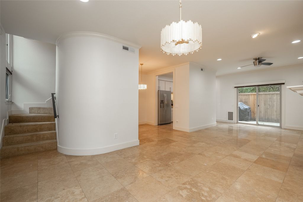 4242 Travis Street 111, Dallas, TX 75205