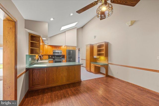 1248 HEREFORD DR, Columbia, PA 17512