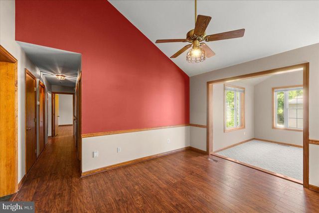 1248 HEREFORD DR, Columbia, PA 17512