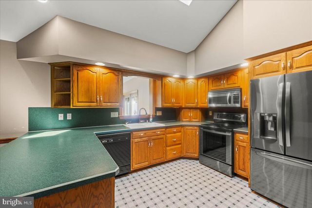 1248 HEREFORD DR, Columbia, PA 17512