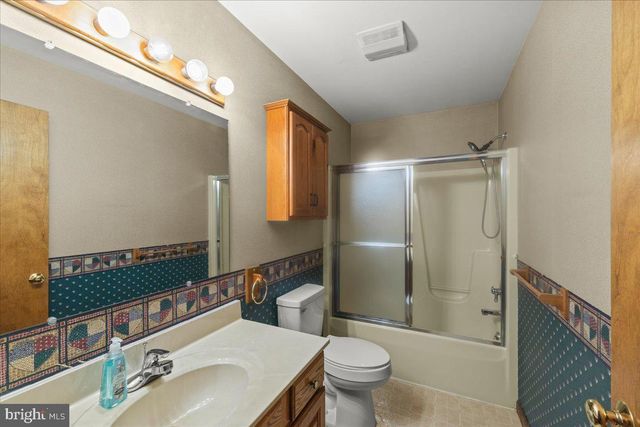 1248 HEREFORD DR, Columbia, PA 17512
