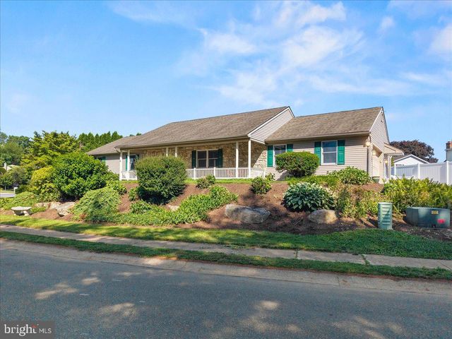 1248 HEREFORD DR, Columbia, PA 17512