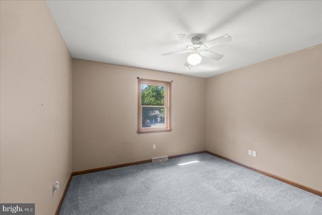 1248 HEREFORD DR, Columbia, PA 17512