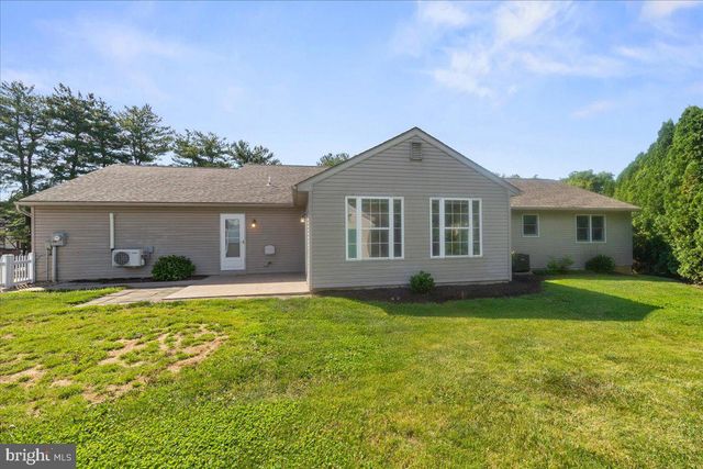 1248 HEREFORD DR, Columbia, PA 17512