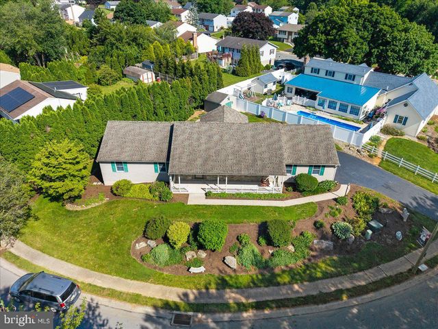 1248 HEREFORD DR, Columbia, PA 17512