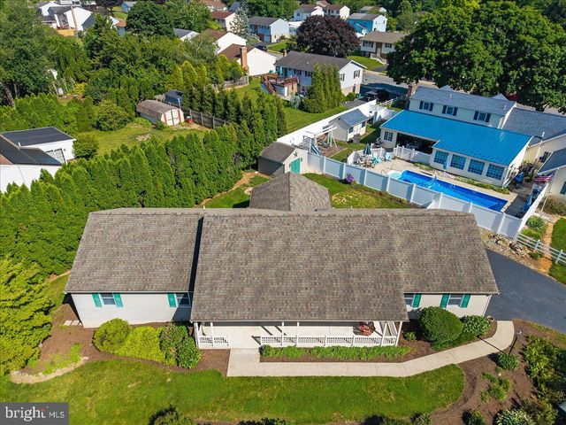 1248 HEREFORD DR, Columbia, PA 17512